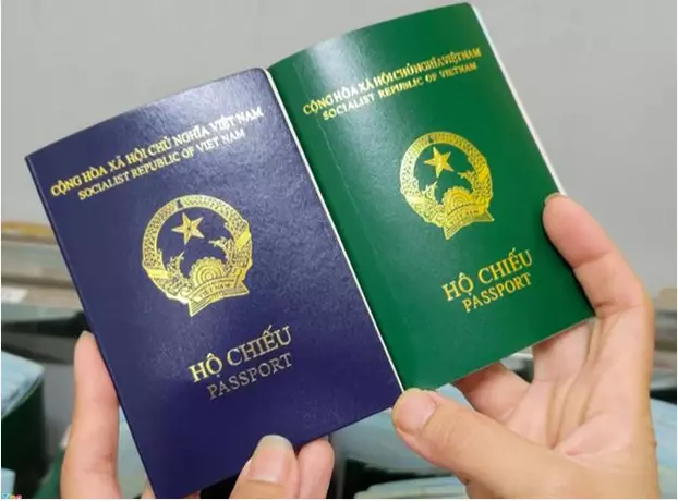 大家好，這裡是WalkLife徒步生活。芬蘭駐河內大使館在2022/8/11宣佈，由於缺乏出生地點信息，芬蘭已停止承認越南的新護照。美國大使館在其Facebook賬戶上發布的一份聲明中表示，新護照「不包含護照持有人的出生地信息，這是個人身份證明和處理芬蘭簽證/居留許可申請所需的信息。」